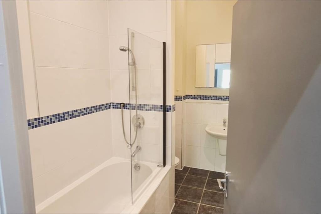 Luxury 2 Bed 2 Bath Suite Престън Екстериор снимка