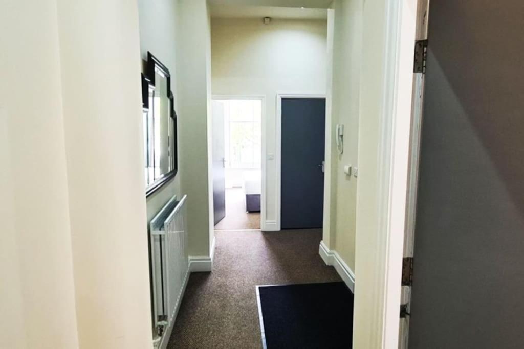 Luxury 2 Bed 2 Bath Suite Престън Екстериор снимка