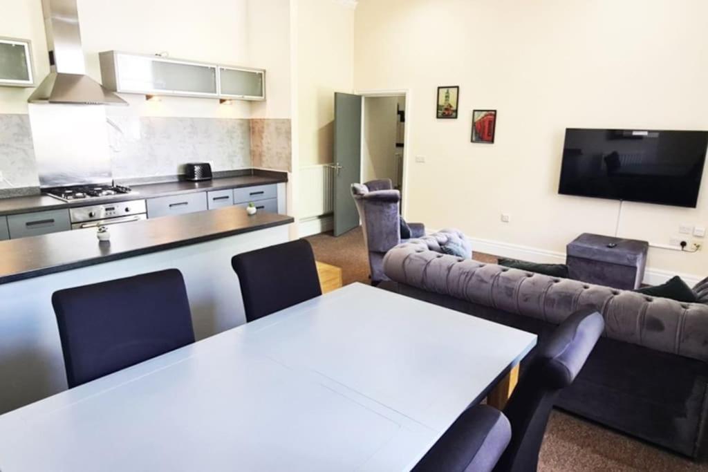 Luxury 2 Bed 2 Bath Suite Престън Екстериор снимка