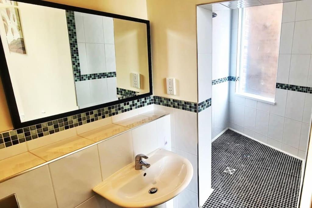 Luxury 2 Bed 2 Bath Suite Престън Екстериор снимка