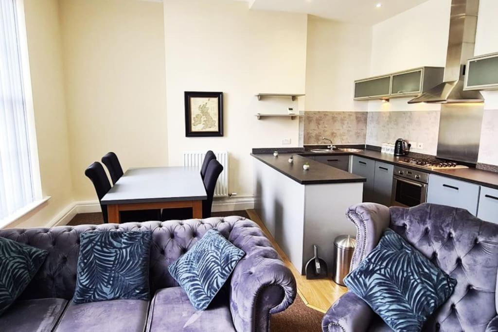 Luxury 2 Bed 2 Bath Suite Престън Екстериор снимка